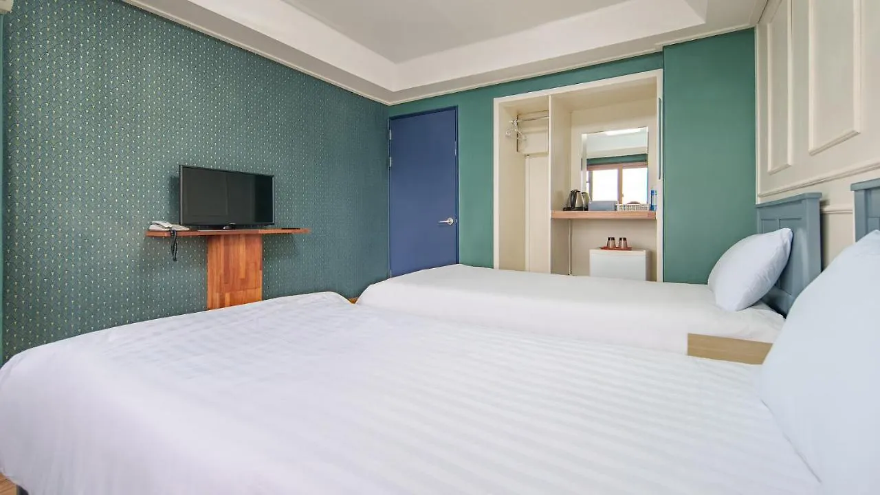 Hiker Hotel Jeju 3*,